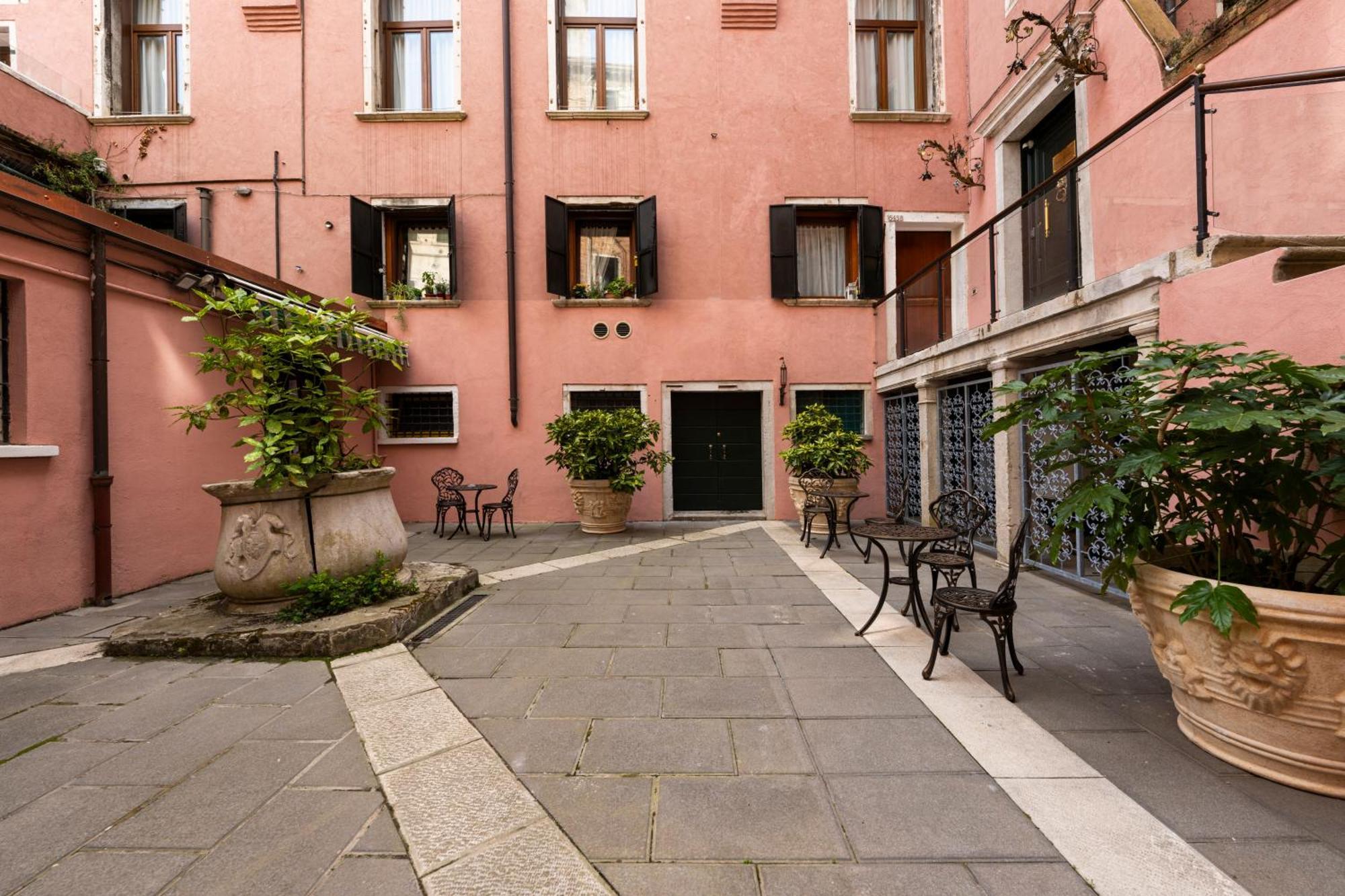 Palazzo Dei Mori Hotel Venice Exterior photo